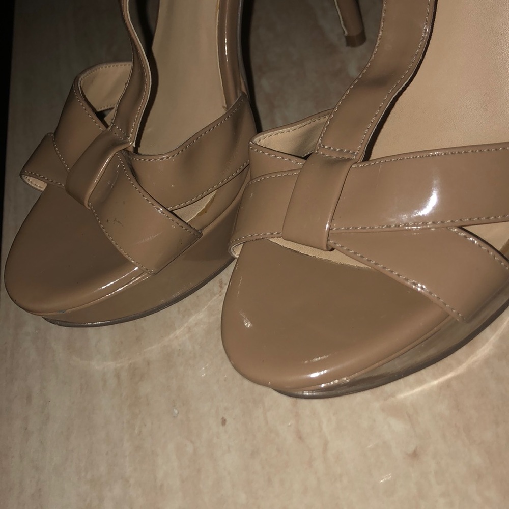GUESS Heels - Picture 2 of 4